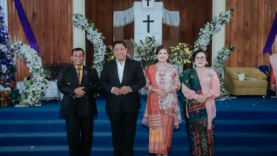 Bupati Dairi, Dr. Eddy Berutu, (kedua dari kiri)(foto/ist)
