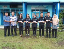 Disdukcatpil Dairi Serahkan 168 KTP-el & KIA Pelajar  SMK Maranatha Sidikalang 