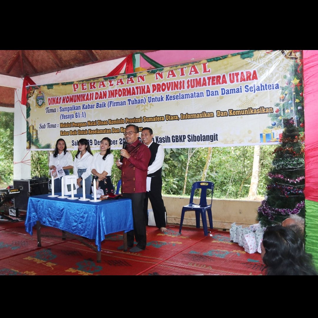 Kepala Dinas Kominfo Sumut Ilyas Sitorus saat menghadiri Perayaan Natal Keluarga Besar Dinas Kominfo Sumut di Pendopo Taman Jubelium 100 Tahun GBKP, Desa Sukamakmur, Kecamatan Sibolangit Kabupaten Deliserdang, Sabtu (9/12/2023).(foto/ist)