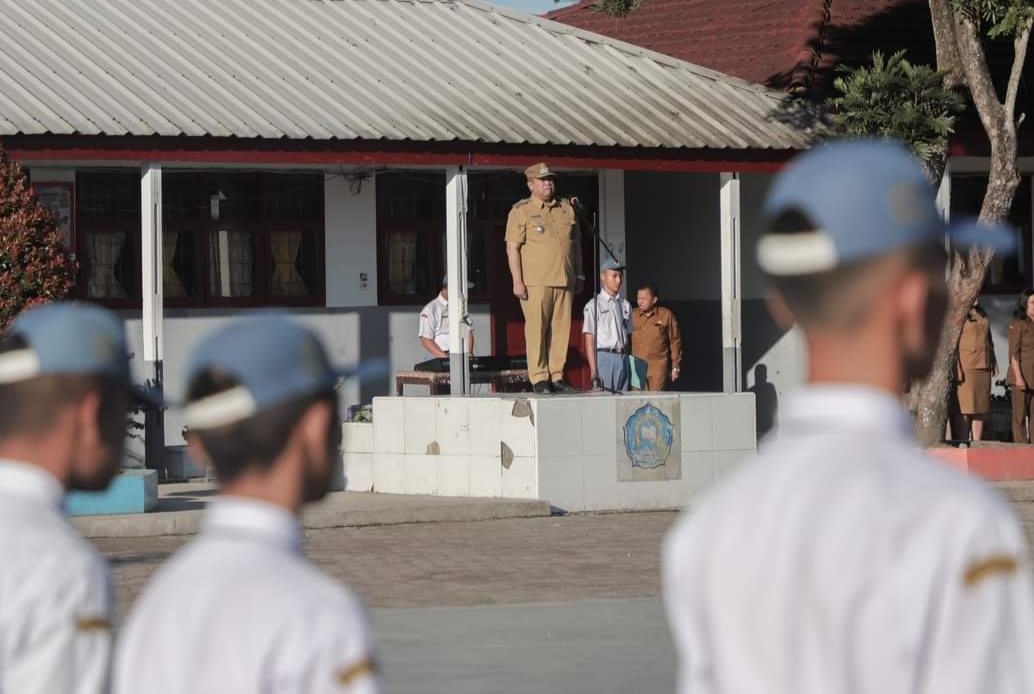 Upaca Bendera di SMA Negeri 1 Sidikalang, Senin (22/01/2024).(foto/ist)