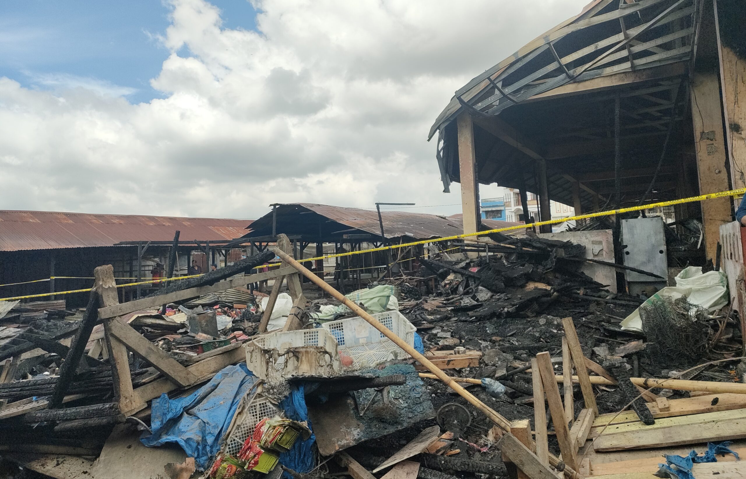 Kondisi Blok C1 dan Blok E Pasar Sidikalang pasca kebakaran.(foto/ist)