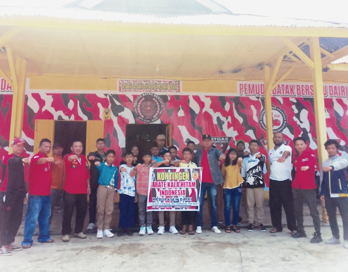 Pemberangkatan Kontingen Karate Kala Hitam Indonesia Kabupaten Dairi.(foto/ist)