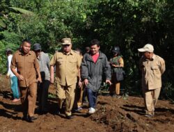 Warga Desa Parsaoran Minta Jalan Diperbaiki, Eddy Berutu Berjanji Akan Segera Tindaklanjuti