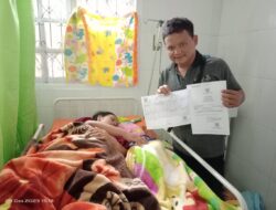 Dukung Pelayanan Prima Adminduk, Tiga Keluarga Pasca Ibu Bersalin Terima Akta Lahir Anak di RSUD Sidikalang