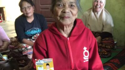 Warga antusias dukung dan menangkan Caleg DPR RI Mangihut Sinaga.(foto/Iwan)