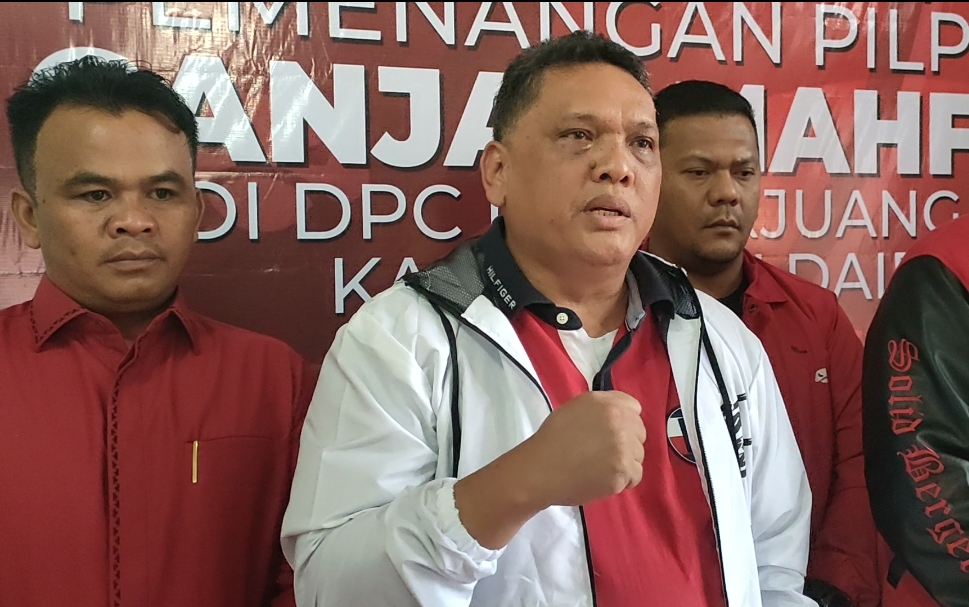 Ketua DPC PDI Perjuangan Kabupaten Dairi, Resoalon Lumban Gaol.(foto/Iwan)