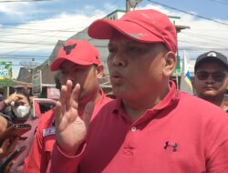 PDI-P Unjuk Rasa di Depan Kantor Bupati Dairi, Kecewa Bupati Tidak Hadir