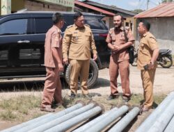 Eddy Berutu Tinjau Pengembangan Jaringan Distribusi dan Sambungan Rumah di Desa Bonian