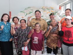 Bantu Atasi Kesulitan Pangan, Eddy Berutu Berikan Bantuan Pada Warga Parongil