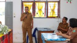 Sandro Simamora, Pengajar di SMAN 2, Sidikalang, Puji kinerja Disdukcatpil Dairi. (foto/Ist)