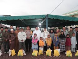 Bupati Eddy Berutu Berikan Santunan Fakir Miskin dan Anak Yatim di Safari Ramadhan Pemkab Dairi,