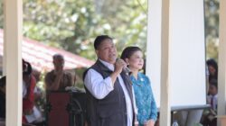 Bupati Dairi Eddy Berutu, bersama Ketua TP PKK Kabupaten Dairi, Romy Mariani Eddy Berutu saat Kunker di Kecamatan Siempat Nempu. (foto/ist)