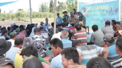 Bupati Dairi saat berdiskusi dengan petani Desa Kuta Tengah, ecamatan Sinehu, Kamis (21/3/2024)