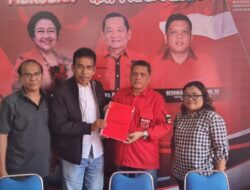 Ambil Formulir, Ketua PDI-P Resoalon Lumban Gaol Maju Pilkada Dairi