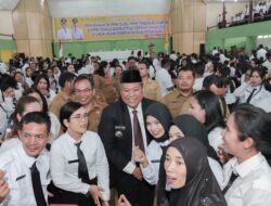 Di Penghujung Masa Jabatan, Bupati Eddy Berutu Serahkan 835 SK P3K