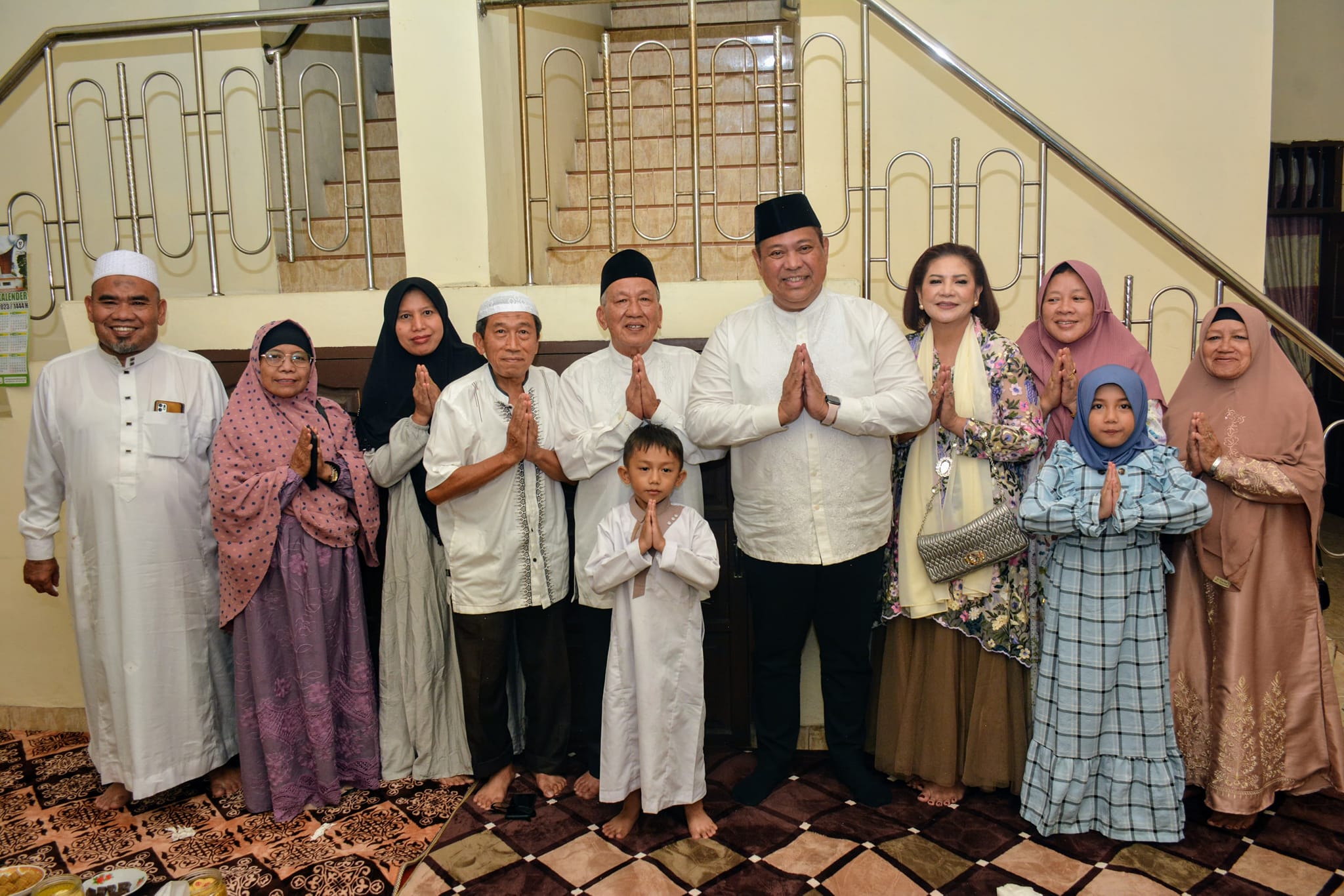 Bupati Eddy Berutu silaturahmi dengan tokoh Agama pada perayaan Idul Fitri 1445 H. (foto/ist)