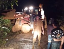 Hujan Deras Akibatkan Longsor di Jalan Penghubung Desa Malum, BPBD Kabupaten Pakpak Bharat Sigap Turun Tangan