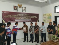 Siap Mengabdi Untuk Masyarakat Dairi, Pasangan Rimso Barita Serahkan Syarat Dukungan Bacabub Jalur Independen ke KPU