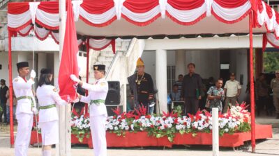 Pj Bupati Dairi, Charles Bantjin jadi pembina upacara peringatan Hardiknas Tahun 2024. (foto/iwn)