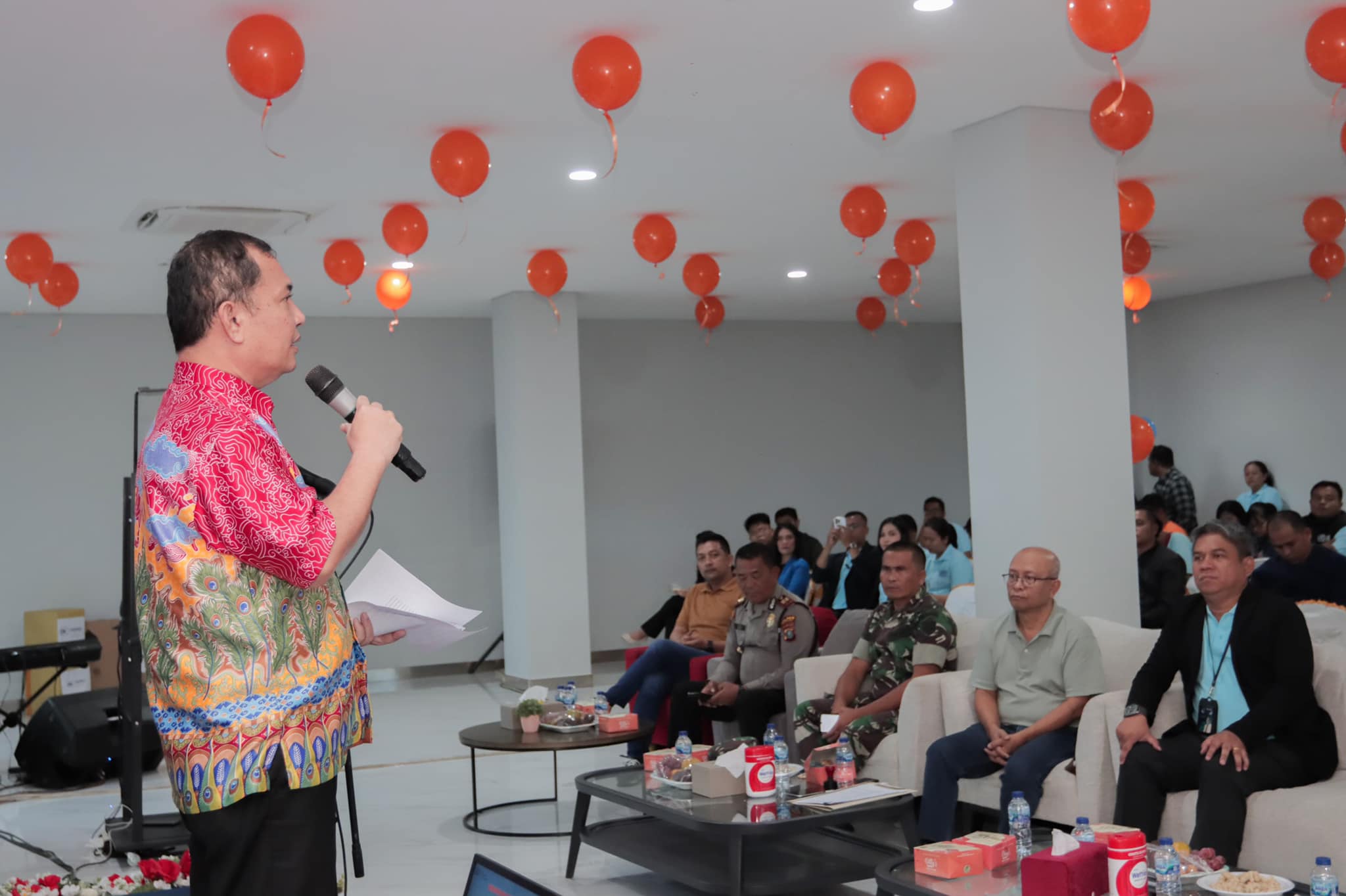 Pj. Bupati Dairi, Charles Bantjin saat menghadiri pengundian Simpedes BRI Sidikalang. (foto/ist)