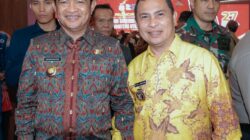 Foto bersama Pj.Bupati Dairi Charles Bantjin dengan Pj. Gubsu Hasanudin usai kegiatan Launching tahapan Pilgubsu oleh KPU. (foto/ist)