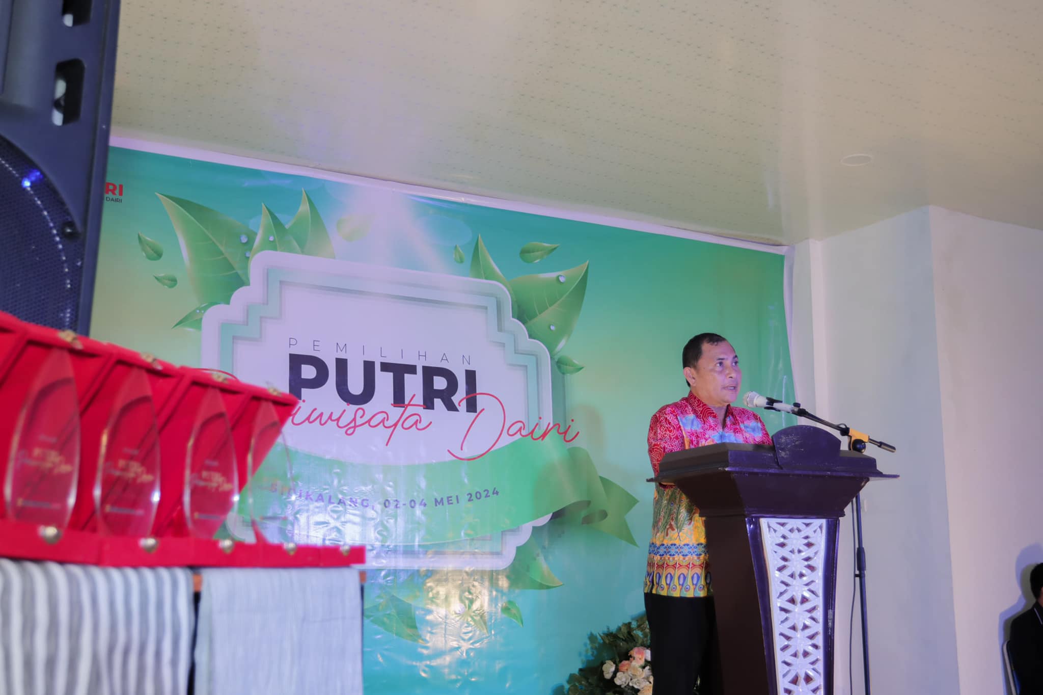 Pj Bupati Dairi, Charles Bantjin buka malam pemilihan putri pariwisata 2024. (foto/ist)