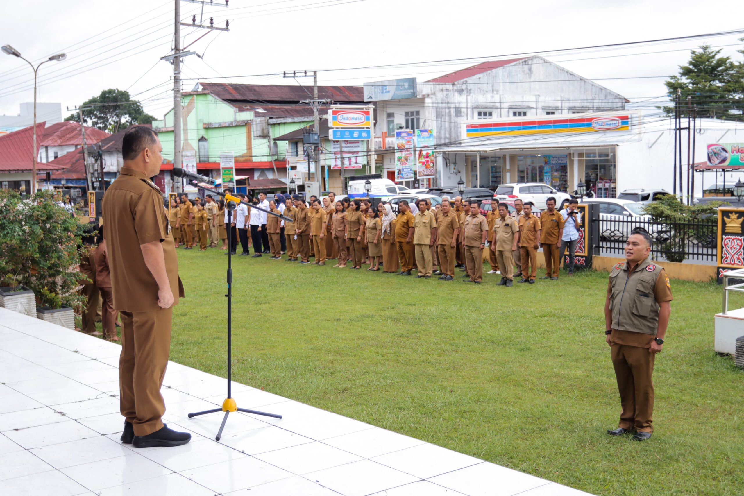 Pj. Bupati Dairi Charles Bantjin Pimpin Apel Gabungan Jajaran Pemkab. (foto/ist)
