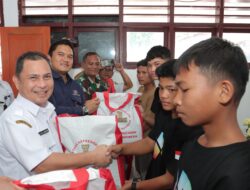 Pj Bupati Dairi Serahkan Bantuan Sosial Untuk Pemerlu Pelayanan Kesejahteraan Sosial Dari Presiden