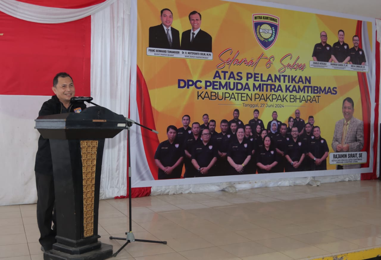 Penjabat (Pj)Bupati Dairi Surung Charles Bantjin hadiri pelantikan Dewan Pimpinan Cabang (DPC) Pemuda Mitra Kamtibmas Kabupaten Pakpak Bharat periode 2024-2029 pada Kamis (27/6/2024) di gedung serbaguna Pakpak Bharat. (foto/ist)