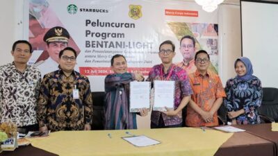 Penandatangan MoU Pemkab Dairi, Yayasan Mercy Corps dan Starbucks. (foto/ist)