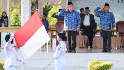 Penjabat (Pj) Bupati Dairi Surung Charles Bantjin, pimpin upacara hari lingkungan hidup. (foto/ist)