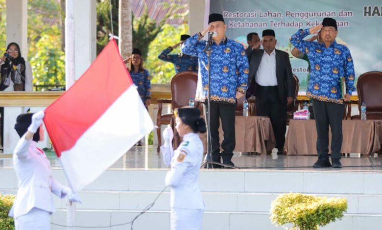 Penjabat (Pj) Bupati Dairi Surung Charles Bantjin, pimpin upacara hari lingkungan hidup. (foto/ist)