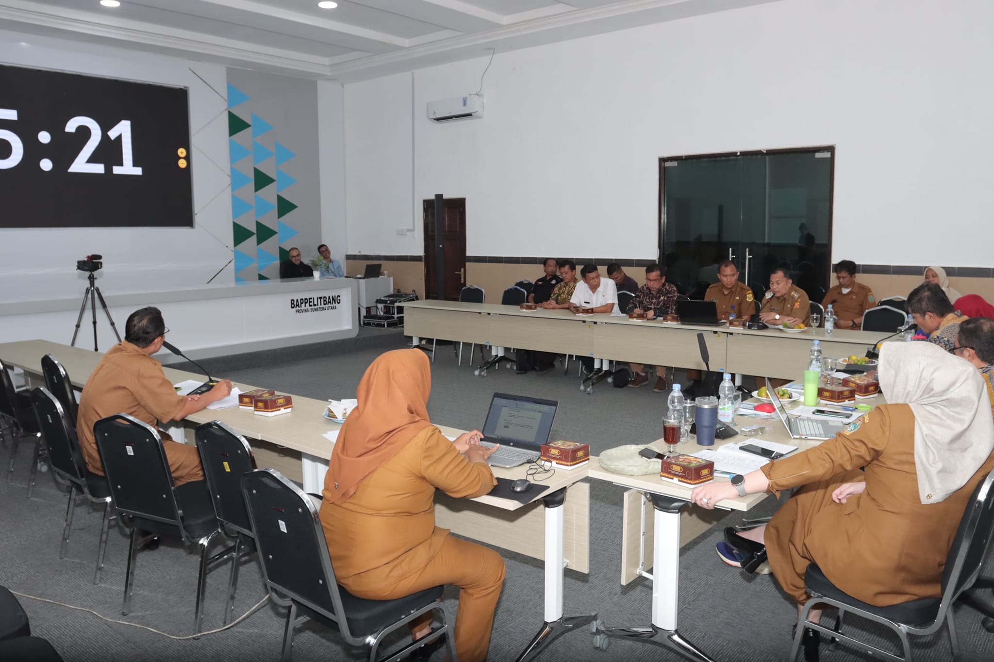 Foto saat pengumuman Bappelitbang Provsu tentang penetapan hasil penilaian subtansi tahap pertama inovasi daerah Provsu Tahun 2024, yang digelar di Ruang rapat Prof.Dr.Hs.Hadibroto, MA Kantor Bappelitbang Provsu, Selasa (11/06/2024).(foto/ist)