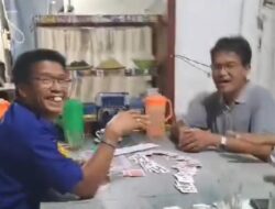 Beredar Video Kadis Damkar Siantar Bermain Kartu Joker Remi, Robert Samosir Beri Klarifikasi