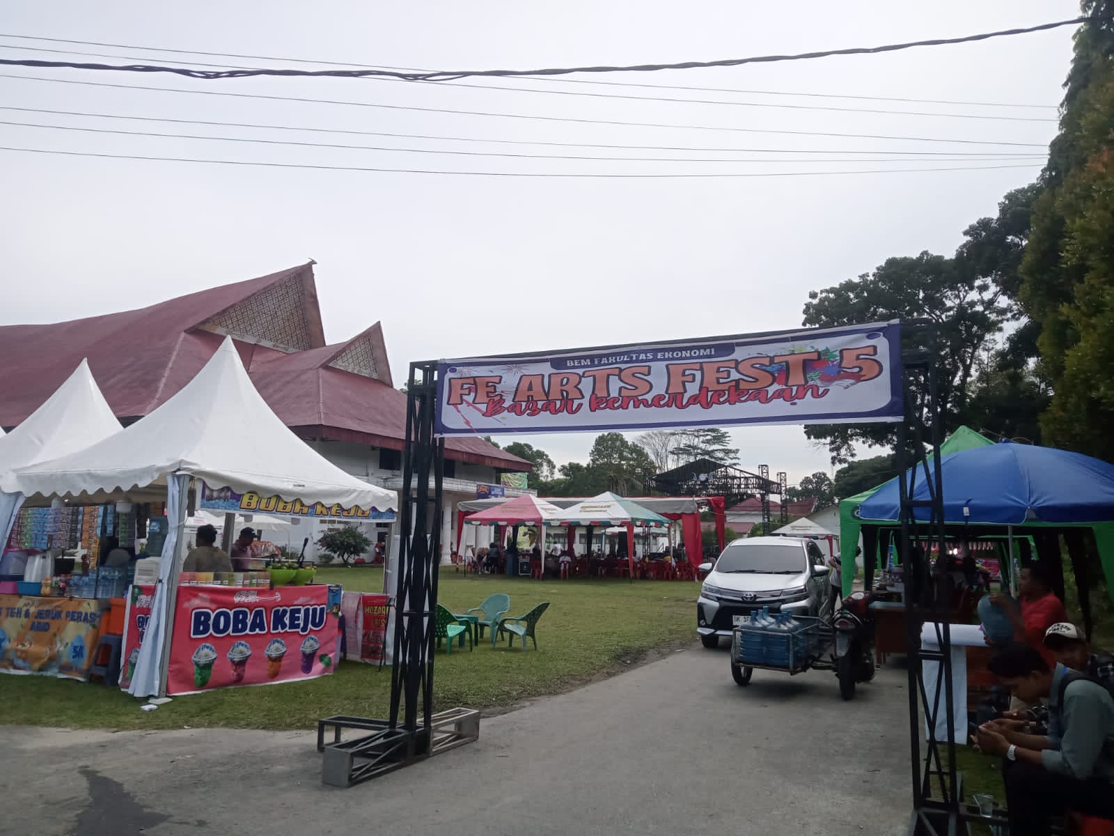 Bazar Kemerdekaan Fakultas Ekonomi (FE) Kampus USI.(foto/Hegi)