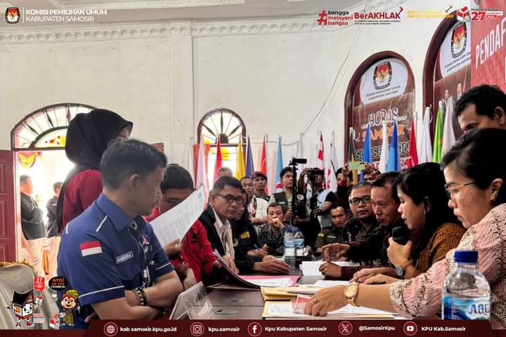 Pendaftaran Freddy Lamhot P Situmorang dan Andreas Bolivi Simbolon ke KPU.(ist)