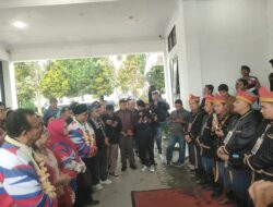 Rimso Sinaga dan Barita Sihite Pasangan Pertama Daftar ke KPU Dairi