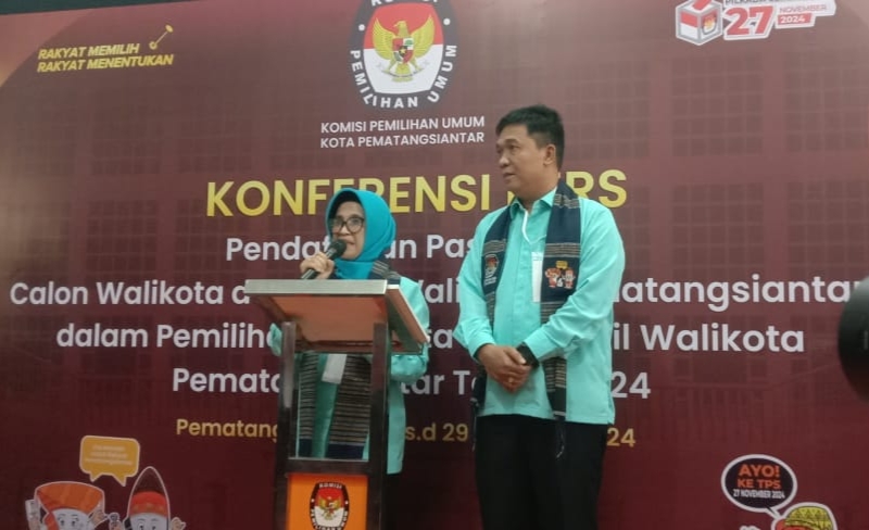 Pasangan calon walikota dan wakil walikota, Dr Susanti Dewayani dan Ronald Tampubolon.(foto/Hegi)