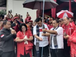 Diantarkan Ribuan Pendukung, Abang Ganteng – Haji Irwan Mendaftar ke KPU Siantar