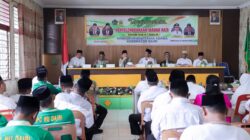 Penjabat (Pj) Bupati Dairi, Surung Charles Bantjin (ketiga dair kiriri) menghadiri tasyakuran suksesnya penyelenggaraan ibadah haji Tahun 1445 H (2024)Kabupaten Dairi yang digelar di Aula Kantor Kementerian Agama (Kemenag) Kabupaten Dairi, Jumat (2/8/2024).(foto/ist)