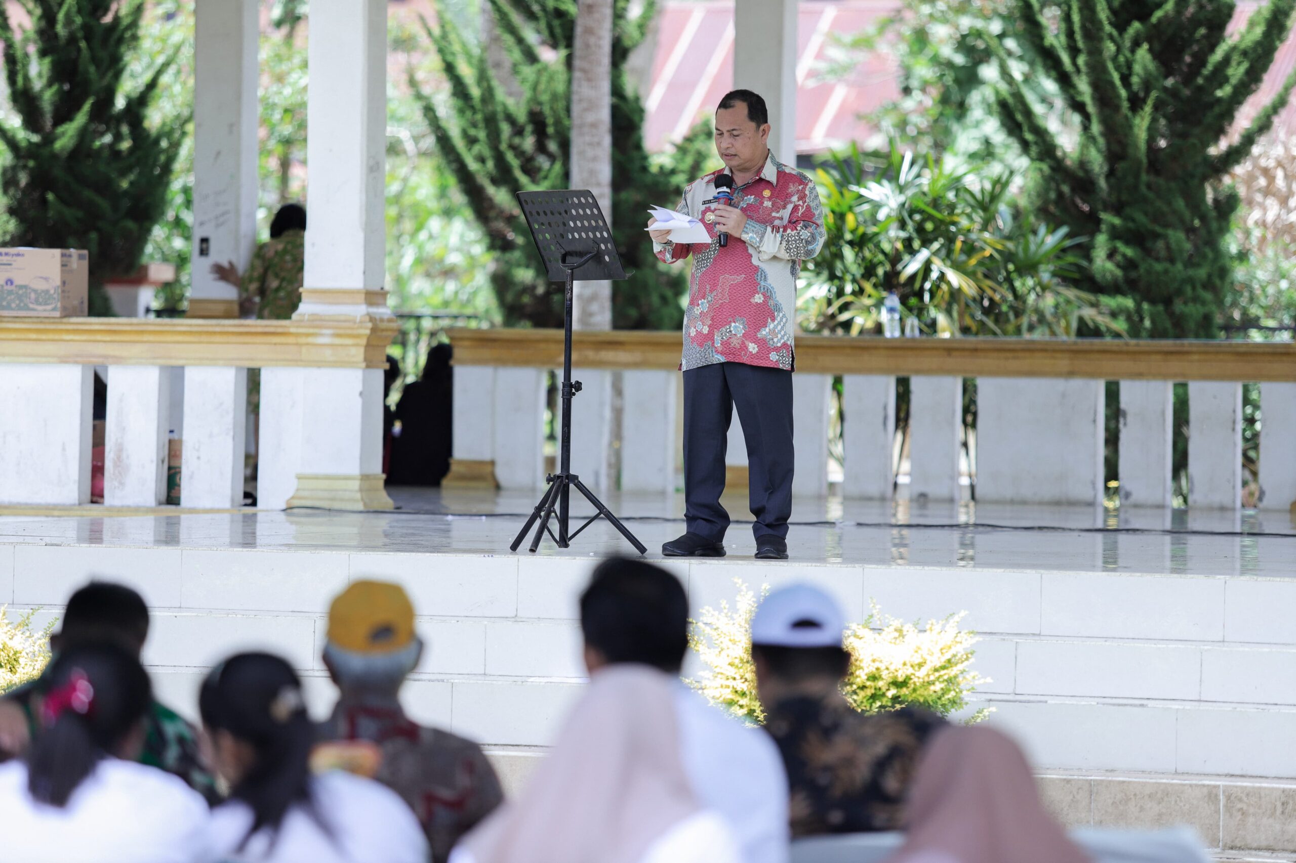 Pj Bupati Dairi Surung Charles Bantjin saat Hari Koperasi Nasional 2024. (foto/ist)