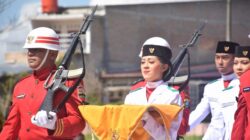Define Margareth Sinaga, Siswi SMAN 1 Sidikalang terpilih Pembawa Baki Bendera Merah Putih. (foto/ist)
