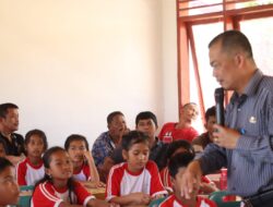 Camat Gunung Sitember Sambut Baik Kursus Bahasa Inggris  Gratis di SDN 035949 Gundaling