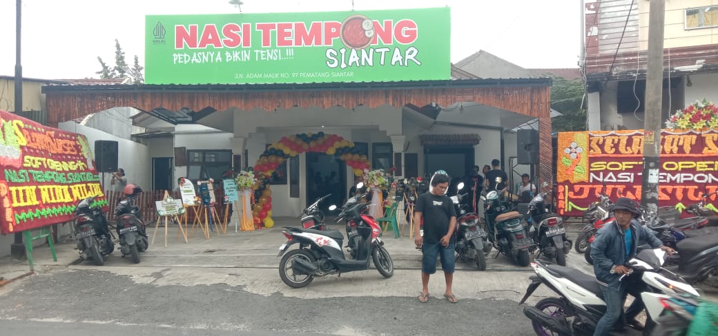 Nasi Tempong Siantar di Jalan Adam Malik, Kelurahan Timbang Galung, Kecamatan Siantar Barat.(Foto/Hegi)