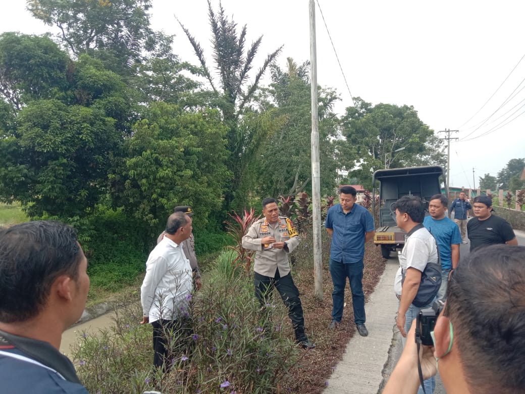 Kapolres Pematangsiantar AKBP Yogen Heroes beserta jajaran Satuan Reskrim Polres Siantar lakukan cek TKP.(Foto/Hegi)
