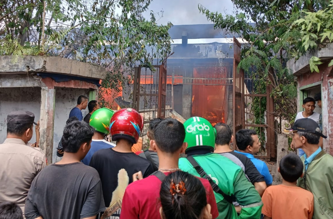 Pasar Horas Siantar kebakaran.(Foto/Hegi)
