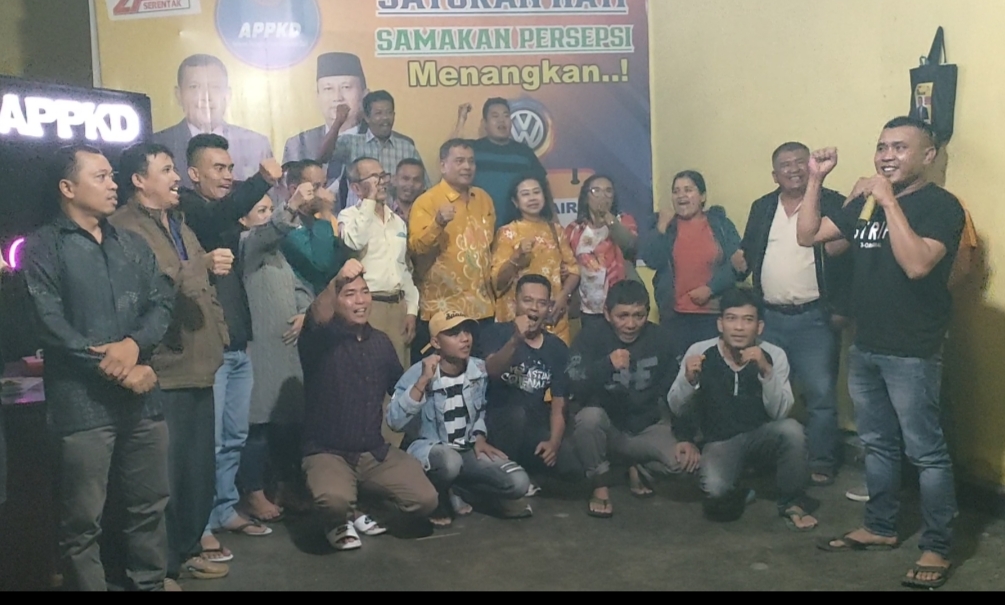 Pertemuan Asosiasi Pedagang Pasar Kabupaten Dairi (APPKD) dengan calon bupati Dairi Vickner Sinaga.(Foto/Iwan)