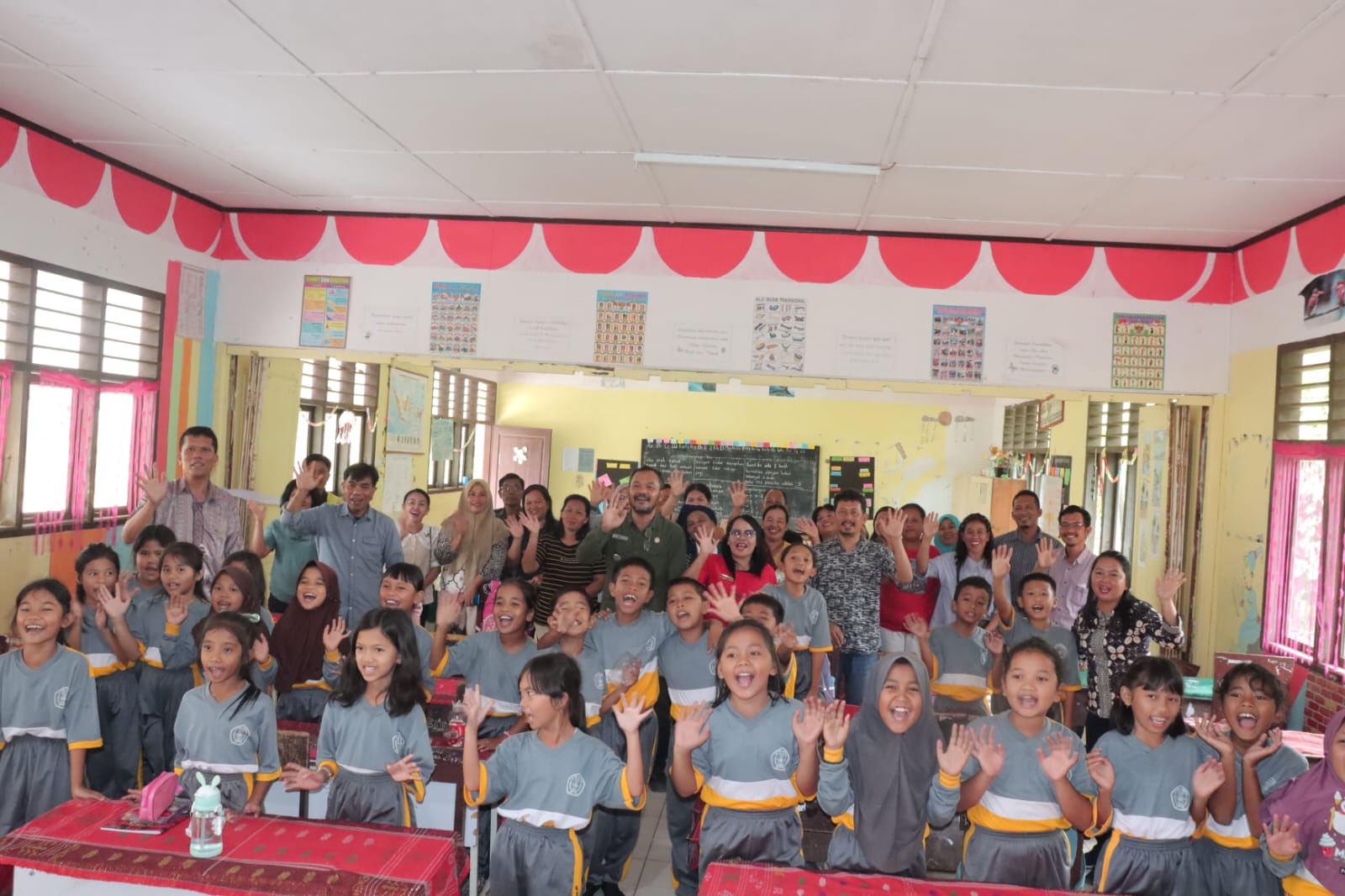 Launching Les Bahasa Inggris Gratis Bersama Yadas di SDN 033930 Parongil.