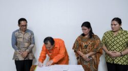 Pj Bupati Dairi Charles Bantjin teken MoU dengan STIKes Senior Medan, Jumat (6/9/2024)