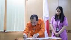Pj Bupati Dairi, Charles Bantjin teken MoU dengan Unefa, Jumat (6/9/2024). Foto/ist